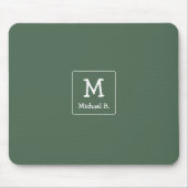 Weißes Monogramm und Name auf Grün Mousepad (Vorne)