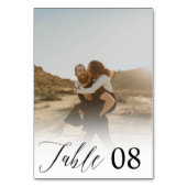 Weißes Overlay Foto Hochzeit in elegantem Kalligra Tischnummer (Vorderseite)