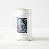 Weißes Owl am Zweig im Mondlicht Personalisiert Bierglas (Vorderseite Links)