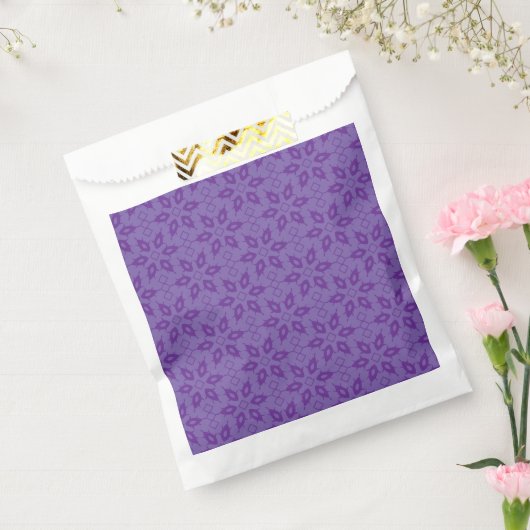 Weißes Papier mit wiederholendem Muster Geschenktütchen (Versiegelt)