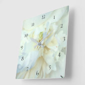 *~* Weißes Peony-Foto mit Blue Tinge Square Quadratische Wanduhr (Winkel)