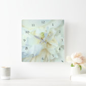 *~* Weißes Peony-Foto mit Blue Tinge Square Quadratische Wanduhr (Zuhause)