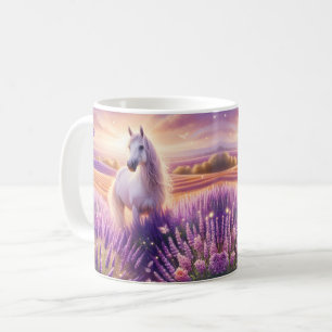 Weißes Pferd auf einem Lavendelfeld Kaffeetasse