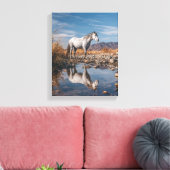 Weißes Pferd, Berg, Reflexionsfluss Kunst Leinwanddruck (Insitu (Wohnzimmer))