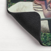 Weißes Pferd im Garten Mousepad (Ecke)