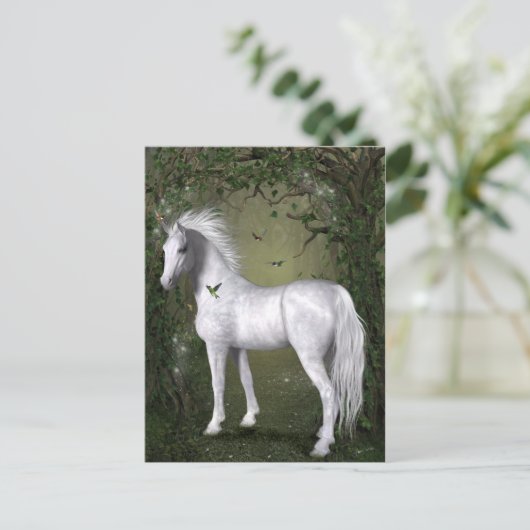 Weißes Pferd im Holz mit Kolibris Postkarte (Stehend Vorderseite)