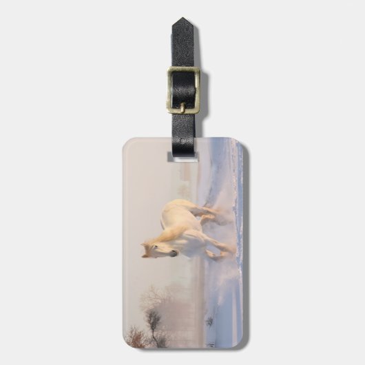 weißes Pferd im Schnee Gepäckanhänger (Vorderseite vertikal)