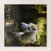 Weißes Pferd im Teich Puzzle (Horizontal)