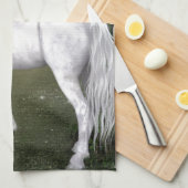 Weißes Pferd im Wald mit Vögeln Geschirrtuch (Viertel Falte)