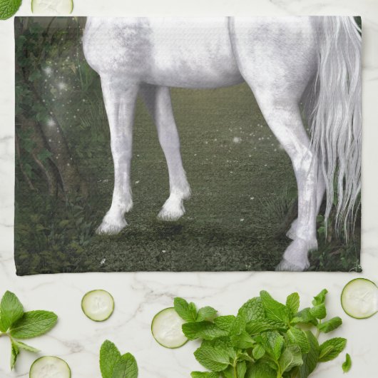 Weißes Pferd im Wald mit Vögeln Küchentuch (Gefaltet)