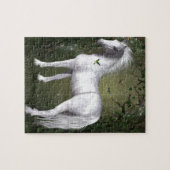 Weißes Pferd im Wald mit Vögeln Puzzle (Horizontal)