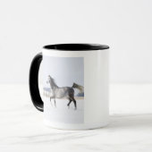 weißes Pferd im Winter Tasse (Vorderseite Links)