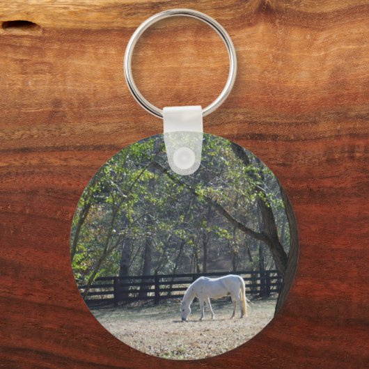 Weißes Pferd in Bäumen Schlüsselanhänger (Vorderseite)