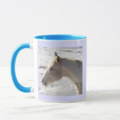 Weißes Pferd in Schnee-Tasse Tasse (Links)