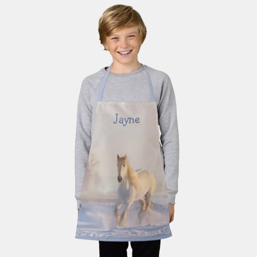 Weißes Pferd in Schneemünden Name Schürze (Getragen)