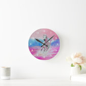 Weißes Pferd läuft auf einer Stranduhr Runde Wanduhr (Zuhause)