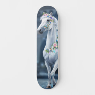 Weißes Pferd mit Blumen Skateboard