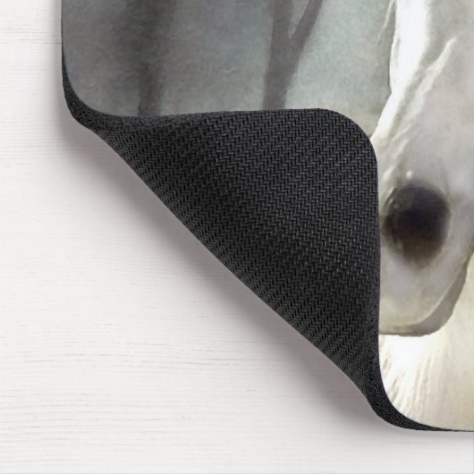 Weißes Pferd mit Namen Mousepad (Ecke)