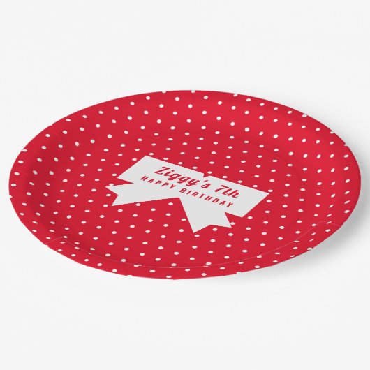Weißes Polka Dots Rotes Papier Platte Pappteller (Schrägansicht)
