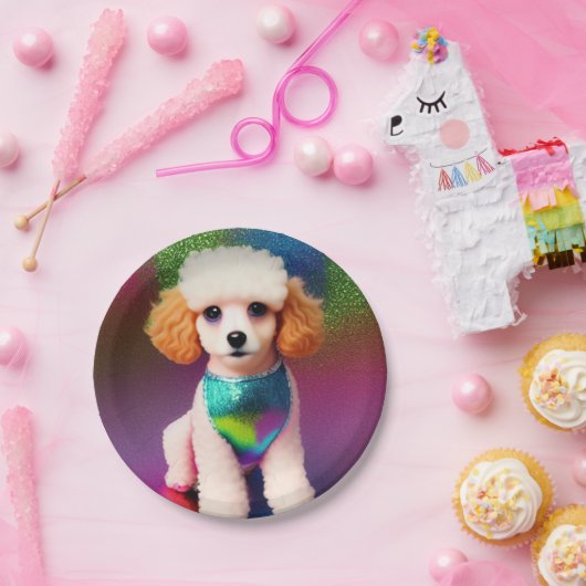Weißes Poodle mit Cremeohren auf Regenbogenfunkel Pappteller (Party)
