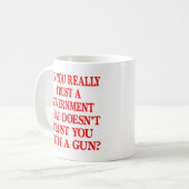 Weißes reg.-Vertrauen Sie mit Gewehr Kaffeetasse (Vorderseite Links)