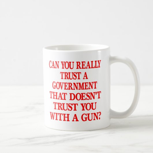 Weißes reg.-Vertrauen Sie mit Gewehr Kaffeetasse (Rechts)