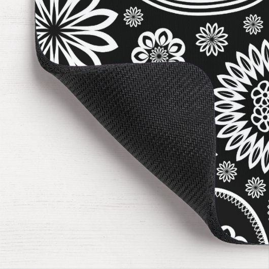 Weißes Retro-Blumendesign auf schwarz Mousepad (Ecke)