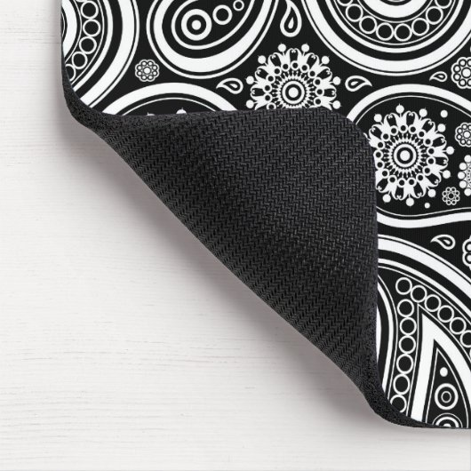 Weißes Retro-Paisley-Muster auf schwarz Mousepad (Ecke)