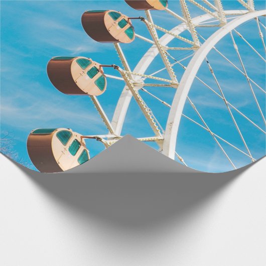 Weißes Riesenrad am Morgen unter freiem Himmel Geschenkpapier (Ecke)
