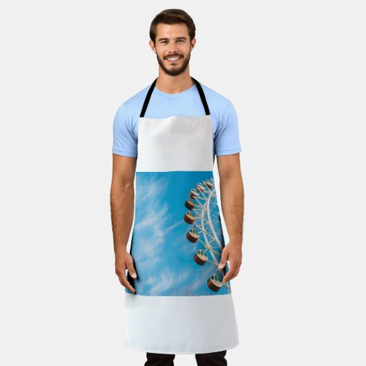 Weißes Riesenrad am Morgen unter freiem Himmel Schürze (Getragen)