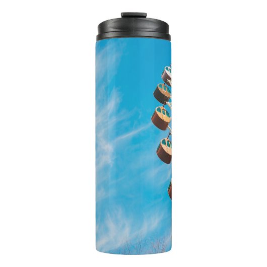 Weißes Riesenrad am Morgen unter freiem Himmel Thermosbecher (Vorderseite)