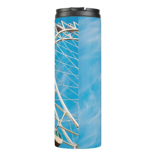 Weißes Riesenrad am Morgen unter freiem Himmel Thermosbecher (Rückseite)