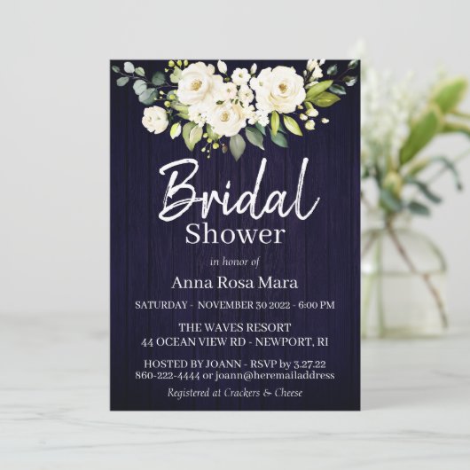 *~* Weißes Rose Brautparty Rustikal Einladung (Stehend Vorderseite)