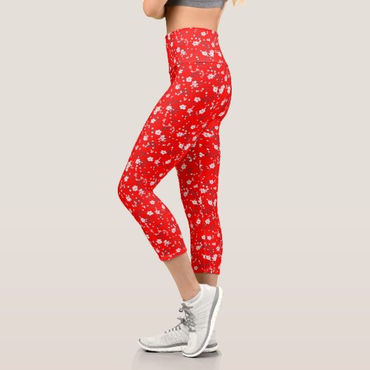 Weißes, rotes, rotes Motiv Capri Leggings (Links)