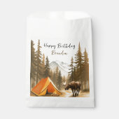 Weißes, rustikales Waldland Camping Geburtstag Geschenktütchen (Vorderseite)