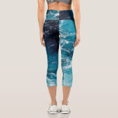 Weißes, schlau-blaues Meerwasser Capri Leggings (Rückseite)