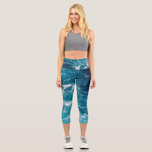 Weißes, schlau-blaues Meerwasser Capri Leggings (Vorderseite)
