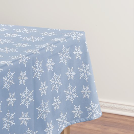 Weißes Schneeflockenmuster auf hellblau Tischdecke (Beispiel)
