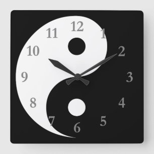 Weißes schwarzes Yin-Yang-Symbol mit grauen Zahlen Quadratische Wanduhr