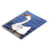 Weißes Schwimmgänse in blauem Wasser Notizblock (Linke Seite)