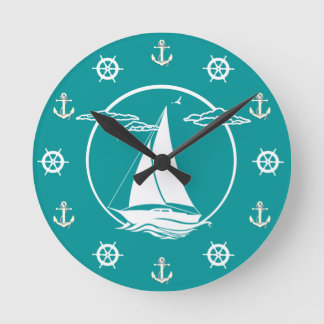 Weißes Seegelboot/Anker/Rad-Silhouette Runde Wanduhr