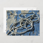 Weißes Seil auf einem blauen Boot mit fleckender F Postkarte (Vorne/Hinten)