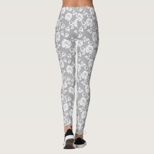 Weißes Spitzemuster auf grauem Hintergrund Leggings (Rückseite)