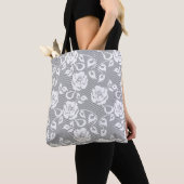 Weißes Spitzemuster auf grauem Hintergrund Tasche (Von Nahem)