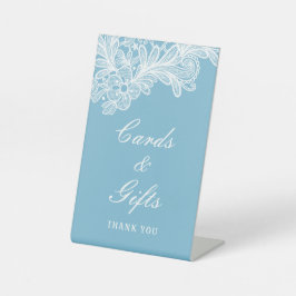 Weißes Spitzen auf der Terracotta Karte und Gesche Sockelschild