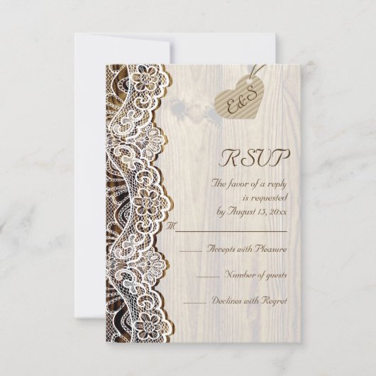 Weißes Spitzen & Herz auf Holzhochzeit RSVP (Vorderseite)