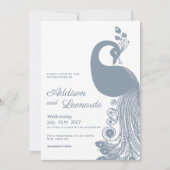 Weißes staubblaues Königspfau elegante Hochzeit Einladung (Vorderseite)