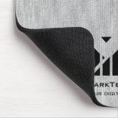 Weißes Stoffmuster Textur Elegante Monogram Logo C Mousepad (Ecke)