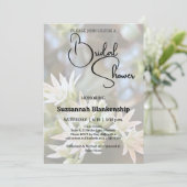 Weißes sukkuläres Brautparty mit Blumenhintergrund Einladung (Stehend Vorderseite)