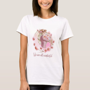 Weißes T-Shirt mit Frau, die rosa Blumen hält